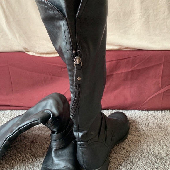 Boots - Picture 4 of 6